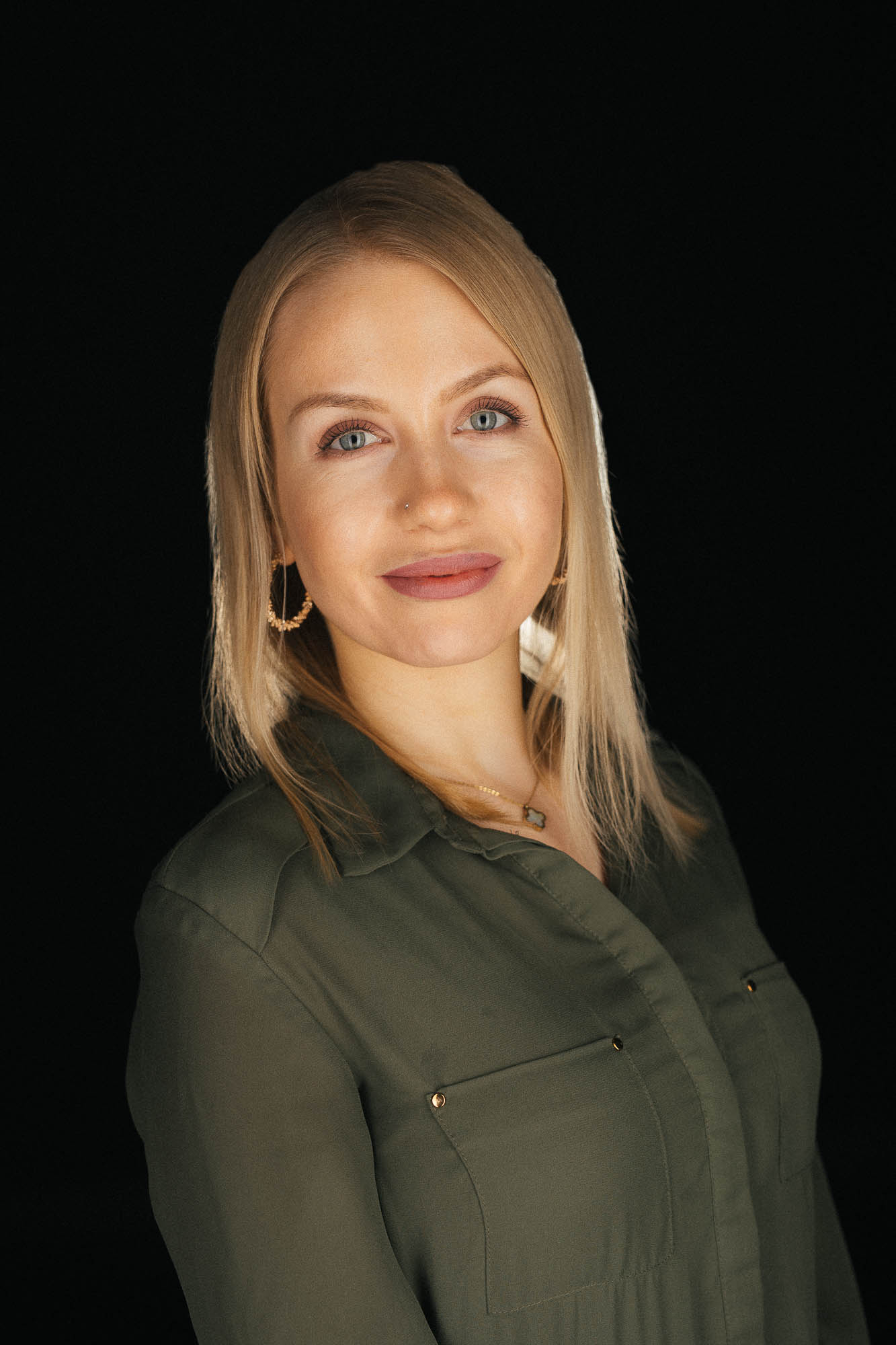 Export x3 Headshot  06535 Dez 01 2019 Bearbeitet Headshots 2019  Miro Nicole Nadine